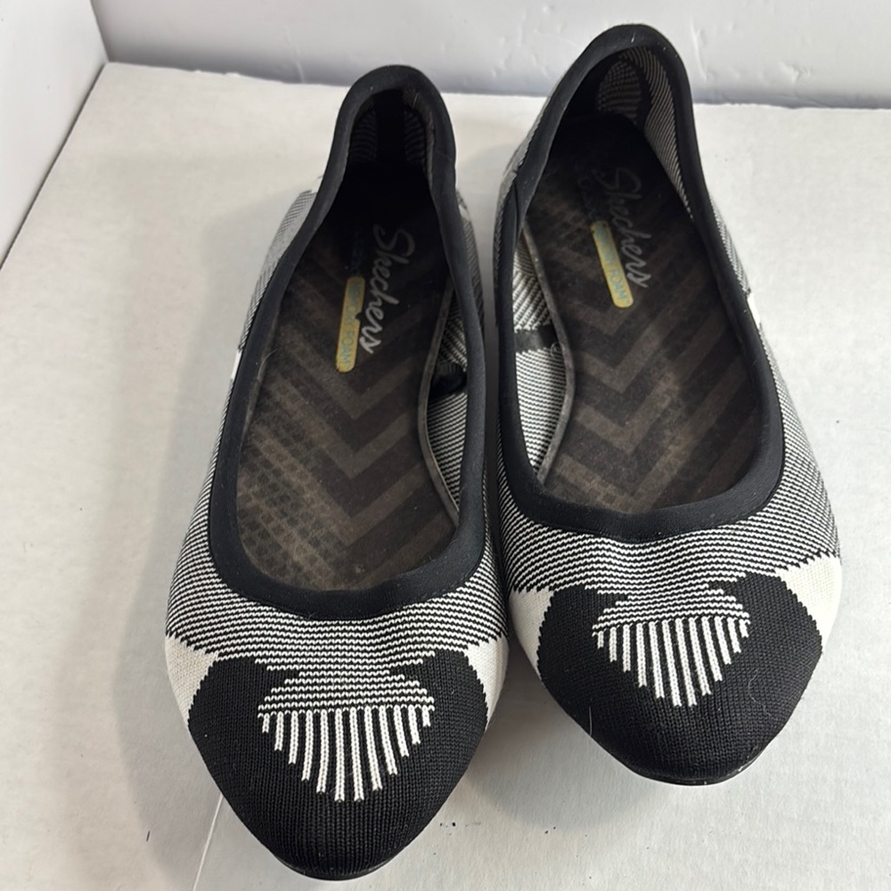 Skechers Black and White Flats Sz 10 Excellent Condition